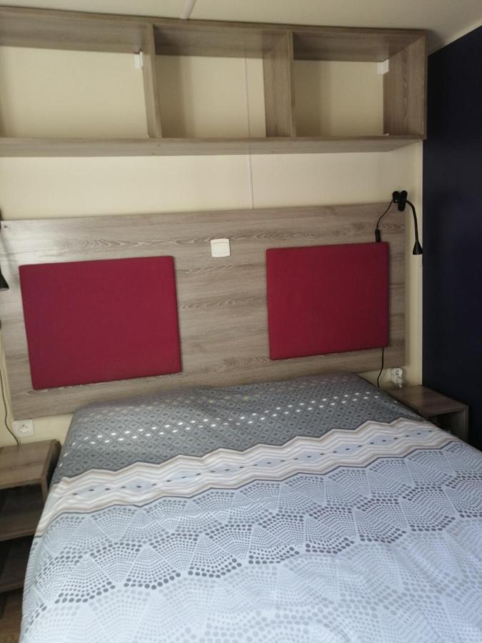 Charmant Mobil-Home Rocbaron Luaran gambar