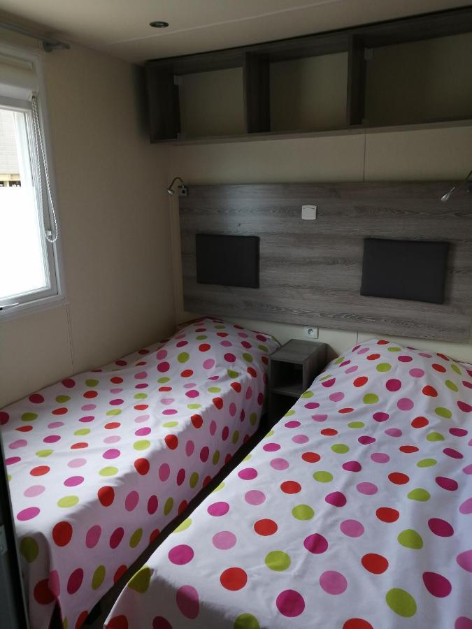 Charmant Mobil-Home Rocbaron Luaran gambar