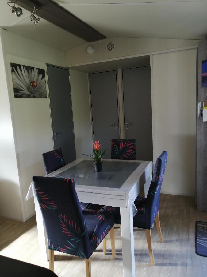 Charmant Mobil-Home Rocbaron Luaran gambar
