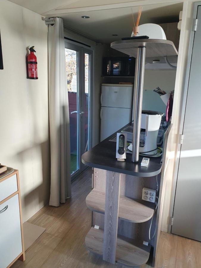 Charmant Mobil-Home Rocbaron Luaran gambar