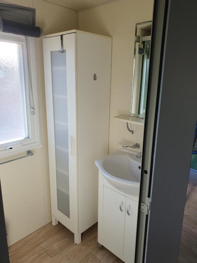 Charmant Mobil-Home Rocbaron Luaran gambar