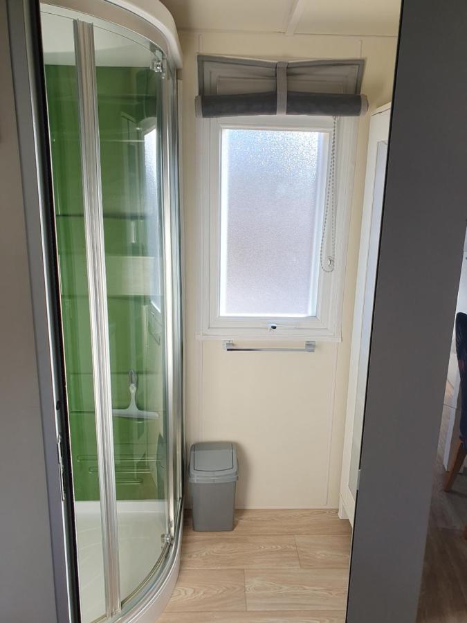 Charmant Mobil-Home Rocbaron Luaran gambar